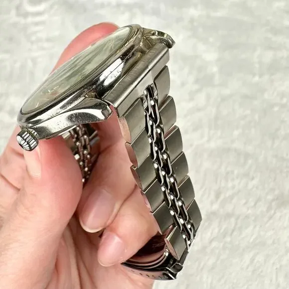 Fendi women’s silver watch 210G Good Pre-Owned - Picture 13 of 13